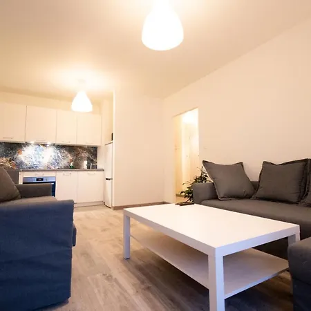 Charlie Apartment *